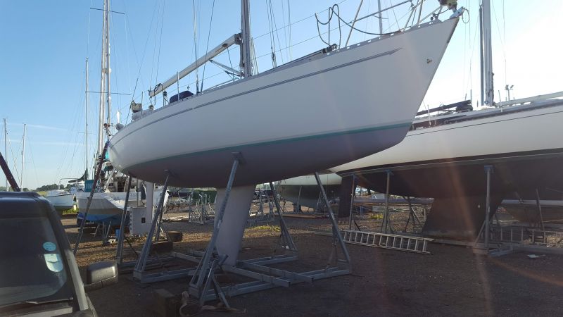 1988 Oyster Lightwave 395 image 5