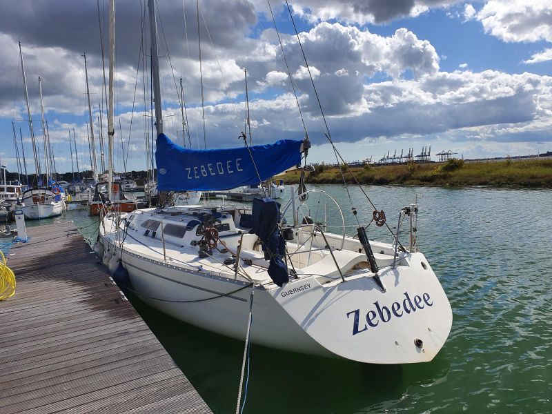 1988 Oyster Lightwave 395 image 6