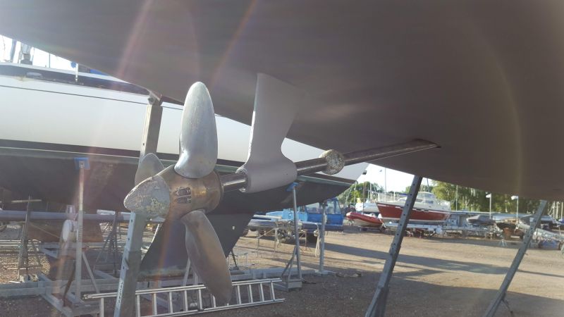 1988 Oyster Lightwave 395 image 8