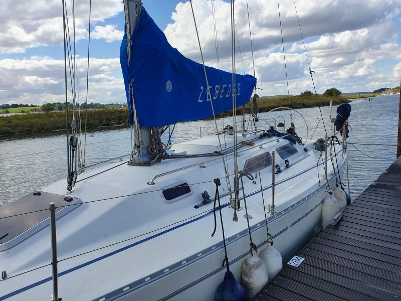 1988 Oyster Lightwave 395 image 11