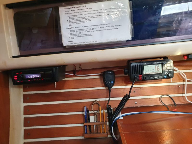 1988 Oyster Lightwave 395 image 13