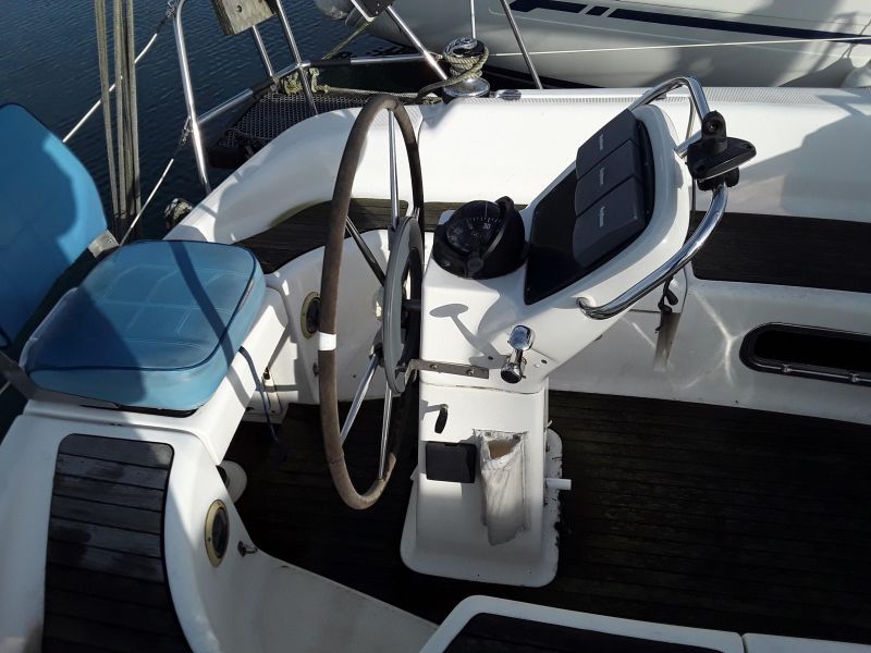 2002 Bavaria 34 Cruiser image 4