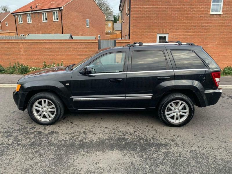 2008 Jeep Cherokee Overland image 3