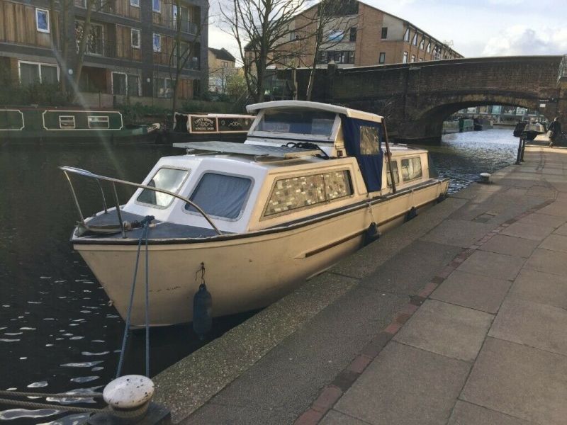 30ft Cruiser Narrowboat image 1