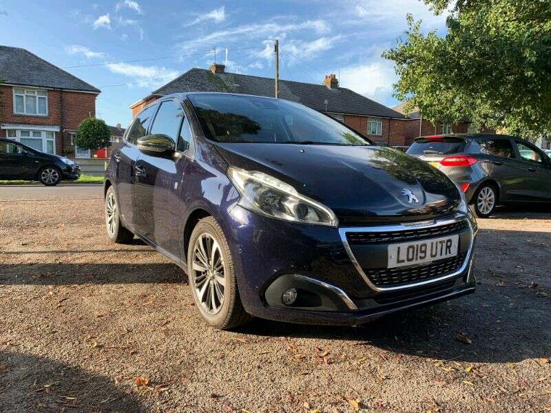 2019 Peugeot 208 s/s Tech Edition image 6