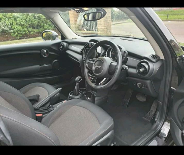2018 Mini Cooper Hatch 1.5 Low Milage image 6