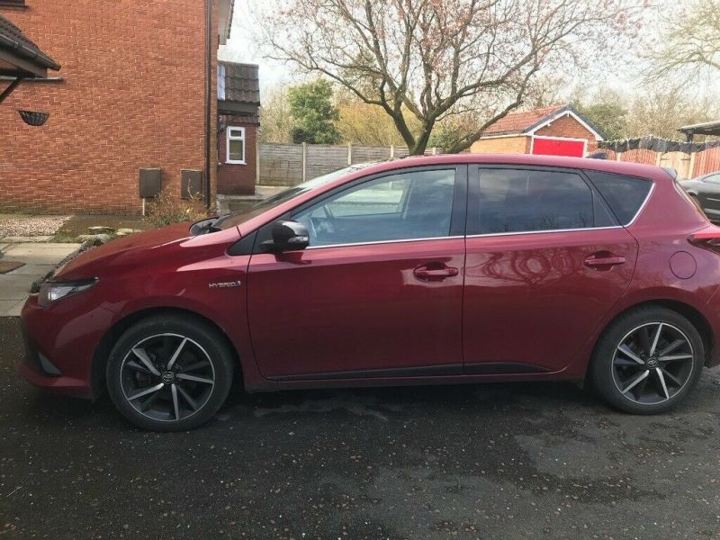 2017 Toyota Auris Hybrid GB 25 Special Edition image 1