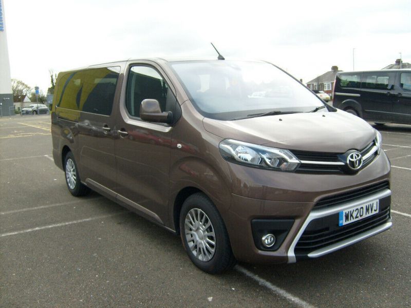 2020 Toyota Proace Verso Shuttle image 1