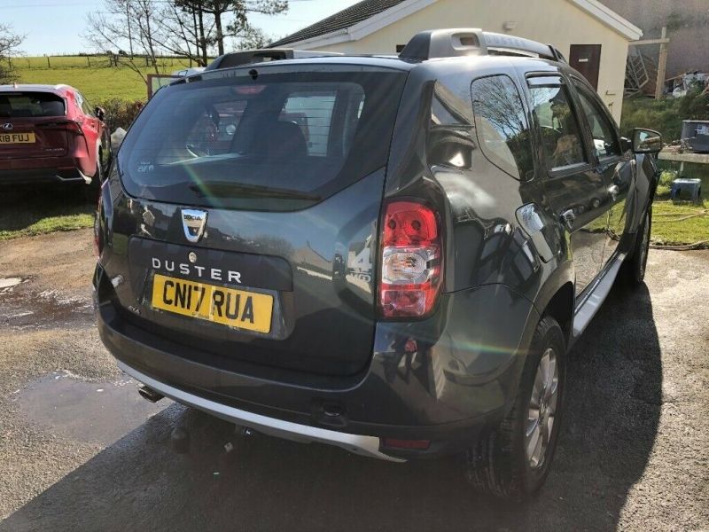2017 Dacia Duster Laureate DCi 1.5 5dr image 3