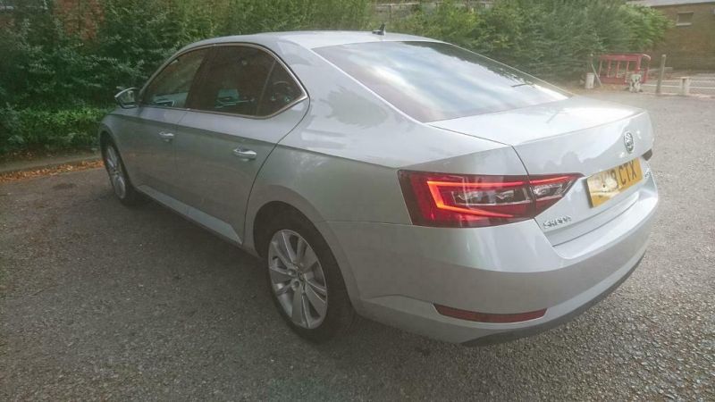 2018 Skoda Superb 2.0 TSI 220HP SE image 4