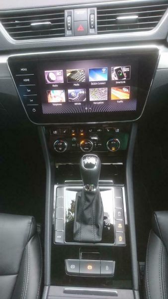 2018 Skoda Superb 2.0 TSI 220HP SE image 9