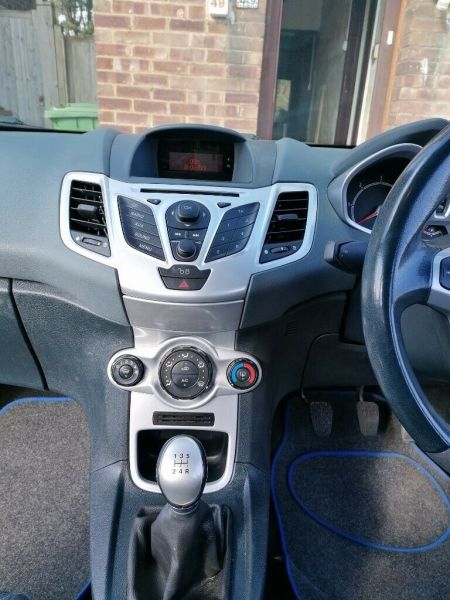 2009 Ford Fiesta Zeetec image 6