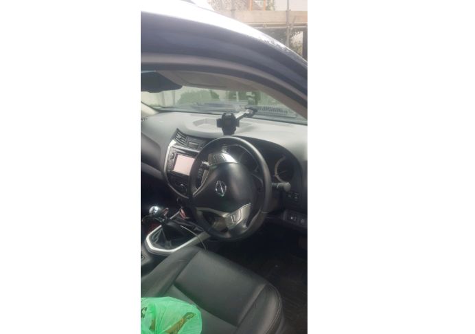 2017 Nissan Navara Tekna No Vat image 3