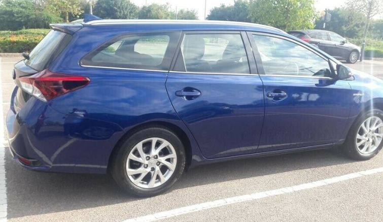 2016 Toyota Auris Hybrid 1.8 image 2