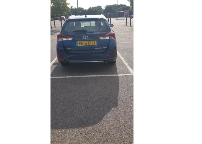 2016 Toyota Auris Hybrid 1.8 image 11