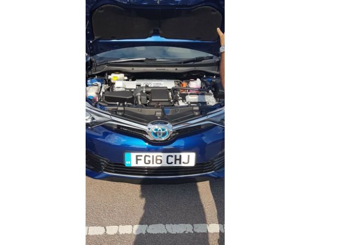 2016 Toyota Auris Hybrid 1.8 image 12