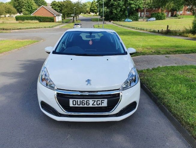 2016 Peugeot 208 1.2 5dr image 1