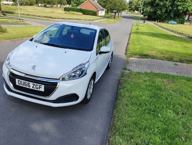 2016 Peugeot 208 1.2 5dr image 4
