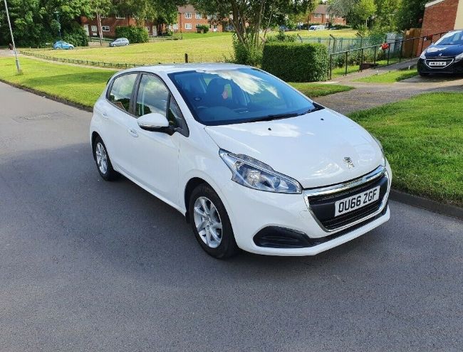 2016 Peugeot 208 1.2 5dr image 5