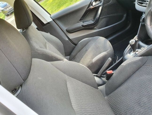 2016 Peugeot 208 1.2 5dr image 9