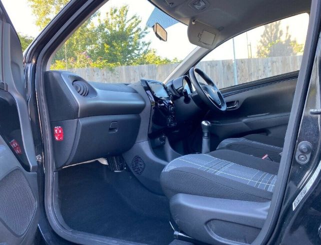 2017 Peugeot 108 1.2 5dr image 9