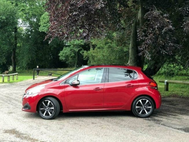 2017 Peugeot 208 1.2 5dr image 2