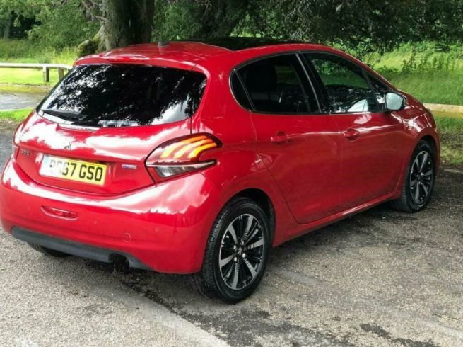 2017 Peugeot 208 1.2 5dr image 4