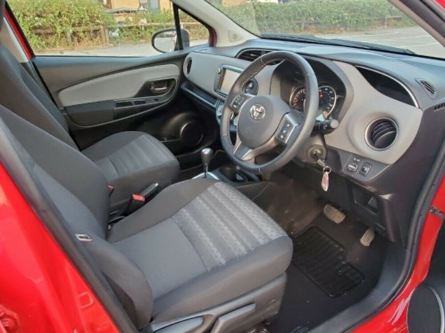2017 Toyota Yaris 1.4 5dr image 6