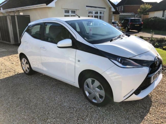 2016 Toyota Aygo 5dr image 1