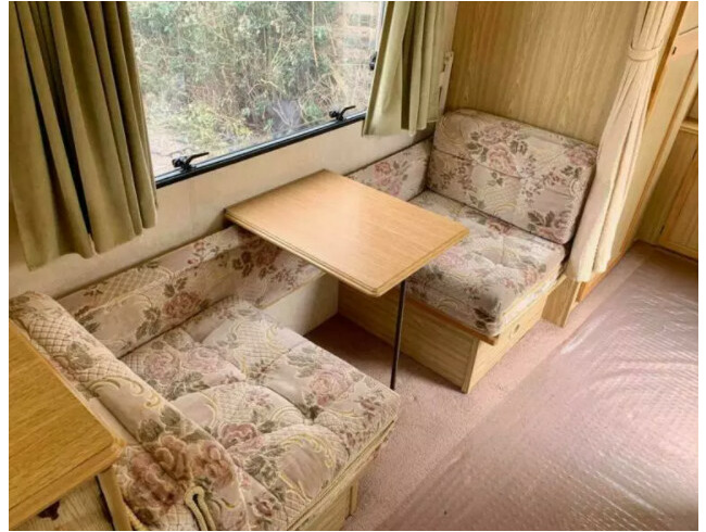 1998 Elddis Crown Sovereign 4 berth Caravan + Awning