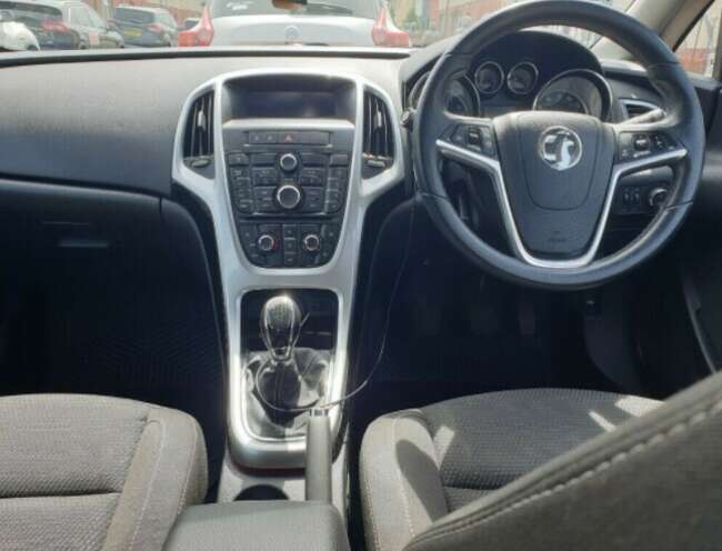 2013 Vauxhall Astra - Hatchback / Manual 1398 (cc) 5 Doors