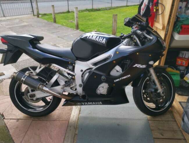 2000 Yamaha YZF R6, 599 (cc)