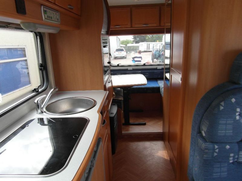 2004 Fiat Mclouis Glenn 6906 BERTH LUXURY MOTORHOME with 7 SEATBELTS image 4