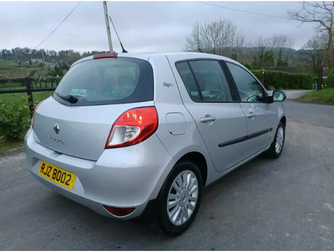2010 Renault Clio Finished in Metallic Silver - Ideal 1St Car