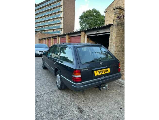 Mercedes-Benz W124 E220