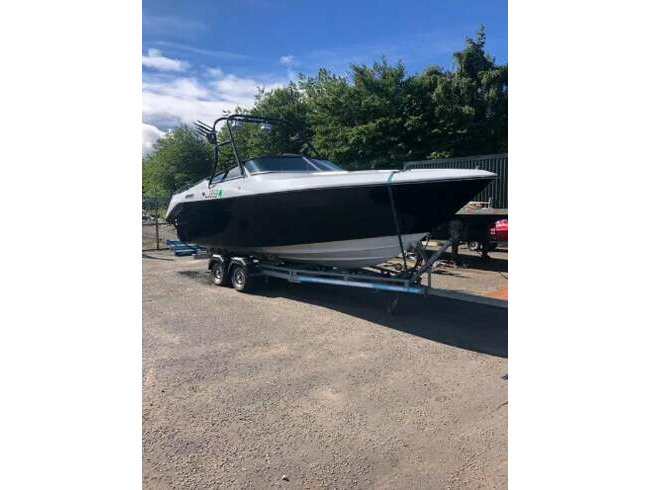 1990 Cruisers Rogue 2500, 25Ft Speed Boat V8