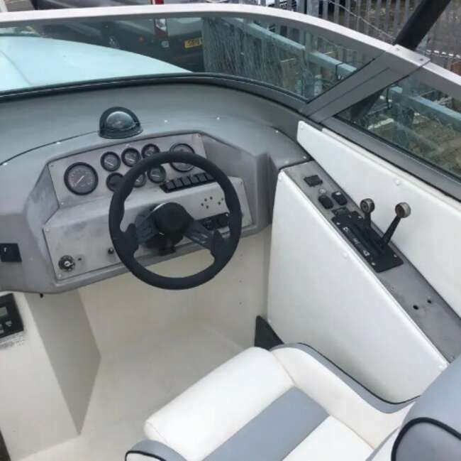 1990 Cruisers Rogue 2500, 25Ft Speed Boat V8