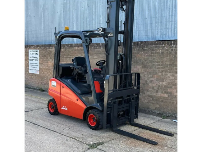 2012 Linde H20T Gas Forklift, Triple Mast