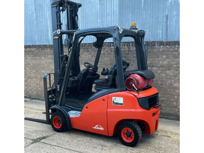 2012 Linde H20T Gas Forklift, Triple Mast