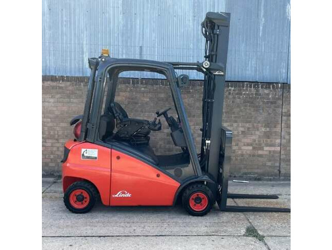 2012 Linde H20T Gas Forklift, Triple Mast