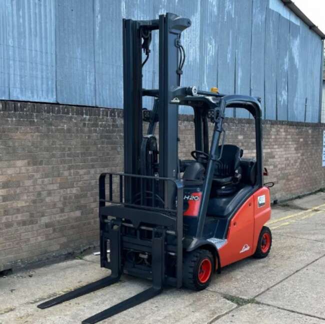 2012 Linde H20T Gas Forklift, Triple Mast