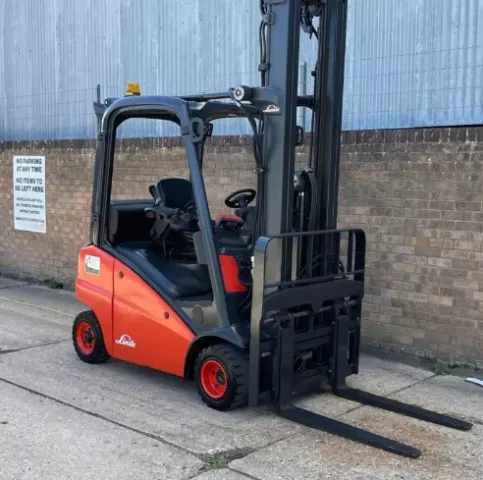 2012 Linde H20T Gas Forklift, Triple Mast