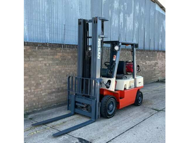 Nissan 2.5Ton Gas Forklift, Triple Mast with Sideshift