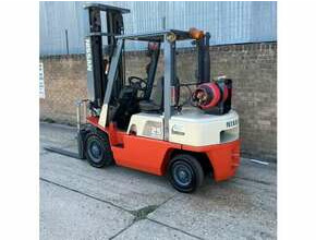 Nissan 2.5Ton Gas Forklift, Triple Mast with Sideshift