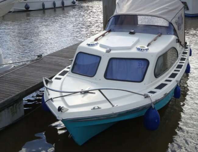 Shetland 535 Cabin Cruiser Boat with Tohatsu Outboard and Snipe Trailer
