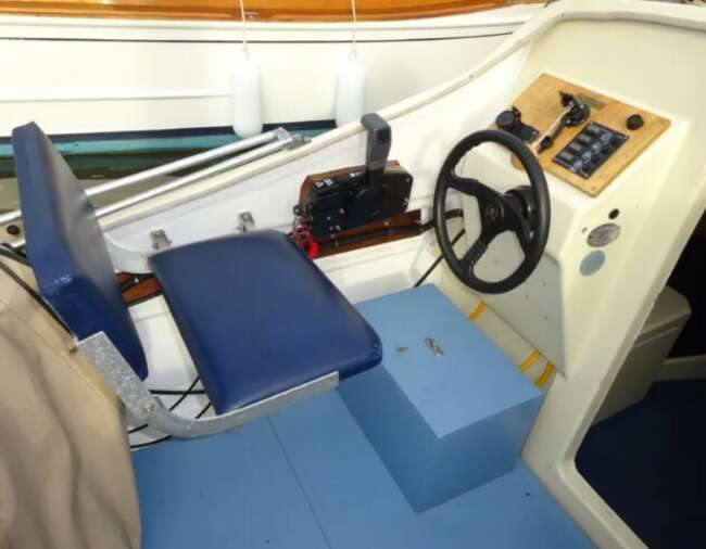 Shetland 535 Cabin Cruiser Boat with Tohatsu Outboard and Snipe Trailer