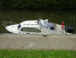 Shetland 535 Cabin Cruiser Boat with Tohatsu Outboard and Snipe Trailer