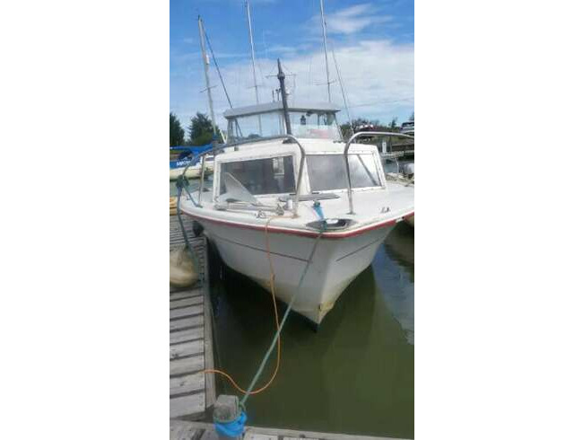 1997 Boat 23ft Cabin Cruiser