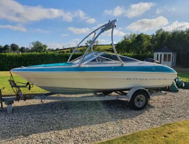 1993 Bayliner Capri Ski Boat