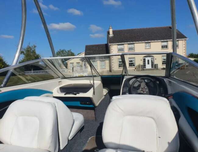 1993 Bayliner Capri Ski Boat